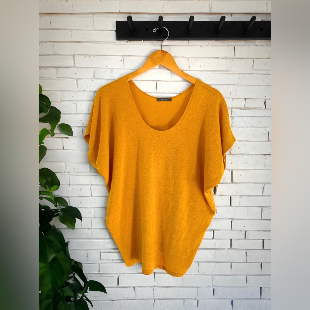 4/$20 Gyft Mustard Batwing Top